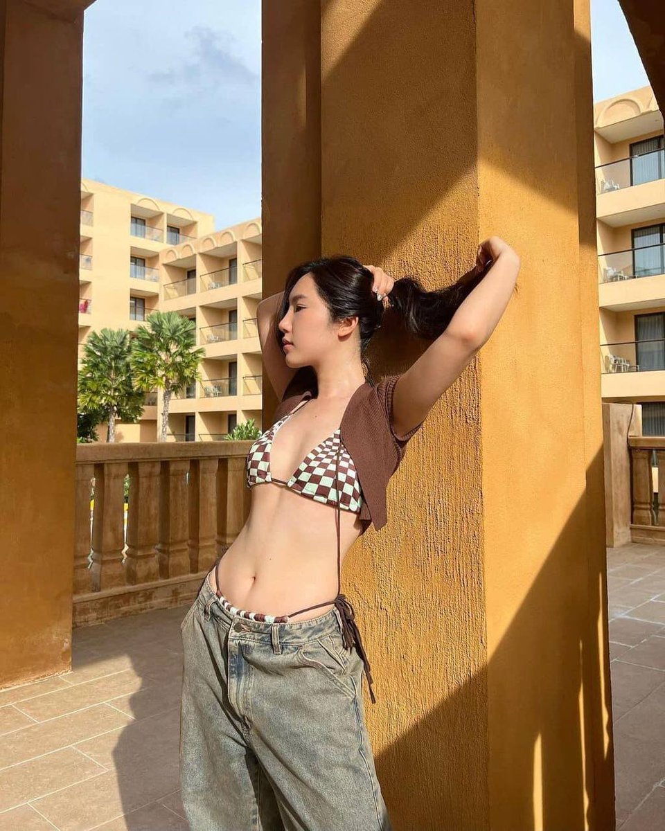 FangAli8's tweet photo. The best kind of kiss is from the sun. https://t.co/nvoatLKYo7
