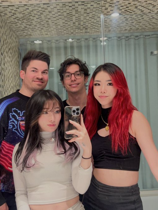 2 pic. Just a couplea nerds @Average_Jonas @Jollztv @jerbifer ? https://t.co/FSEypBgwtX