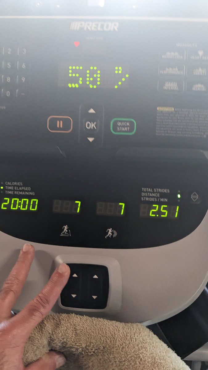 JosephCorredor1's tweet photo. I'll be 52 real soon and glad I can walk down the block without getting winded! Then there's this! 👇 Keeping myself lean and full of stamina! 
#Motivation #fitover50 #50s #STAMINA #leanmuscle #lean #fitnesslifestyle #healthylifestyle #activelifestyle #FitnessMotivation #Health https://t.co/lHNeAiKJQL