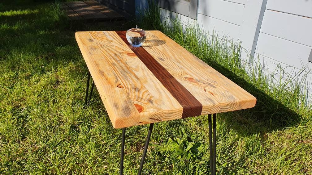 BarnMiddle's tweet image. Rustic Pine Coffee Table tuppu.net/4a355ad0  #PineCoffeeTable