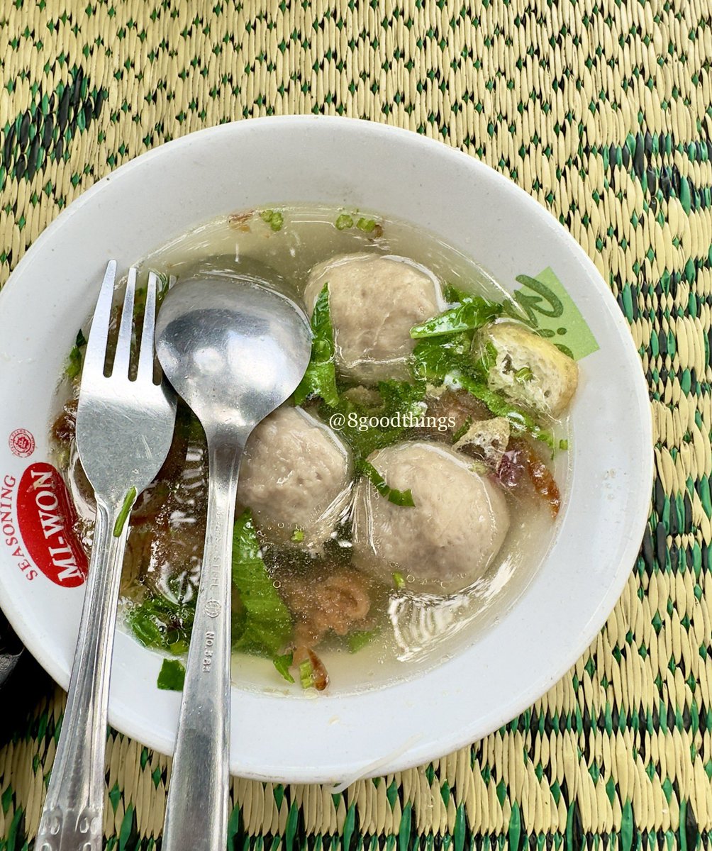 ruutheexplorer's tweet photo. Jujur Es Buah ini masih ter-dabes enak dan segernya selama tinggal di Jogja🙏🏻

Apalagi makannya ditemani sama Bakso beserta gorengannya.. duh ngiler bestie

📍Bakso dan Es Buah PK (Pakuningratan Jogja)

💰Es Buah 10rb
Bakso 15rb
Bisa tambah gorengan di bakso nya 3rb (cmiiw) https://t.co/wJ27zALozq