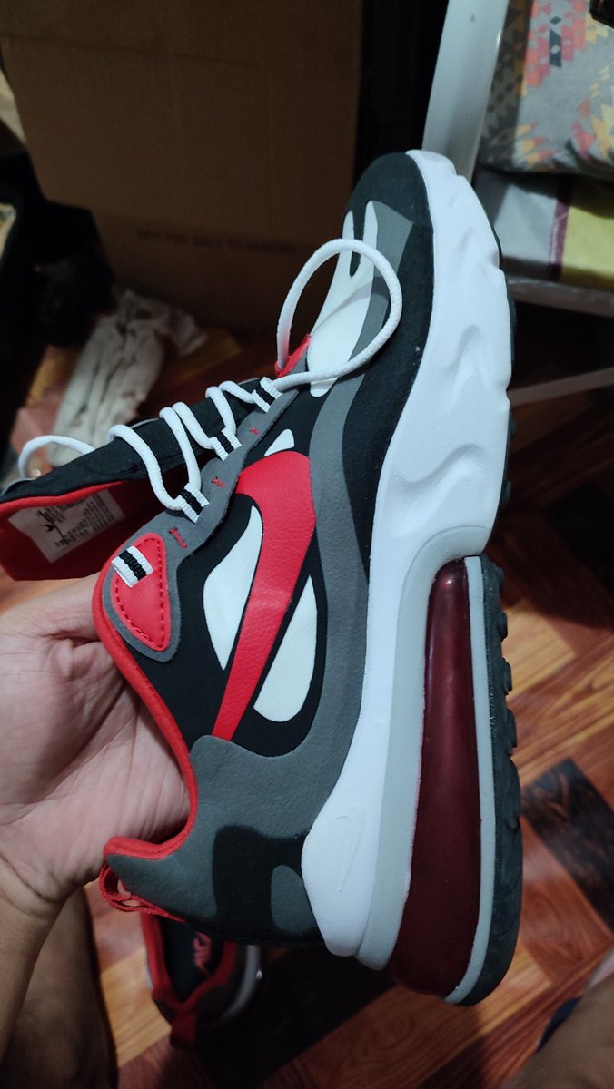 medyobigbelly's tweet photo. I have had these shoes since march 2021 but never ko pa nasuot sa labas ng bahay. Para akong naka heels if suot ko sya.
Ang arte ko kasi pa size 10 pa sana pala ginawa ko ng 11 kahit maluwag. 
BTW, I won these shoes from a raffle ng isang gym. 
#nikereact
#gymdays https://t.co/r0wMOSYlDM