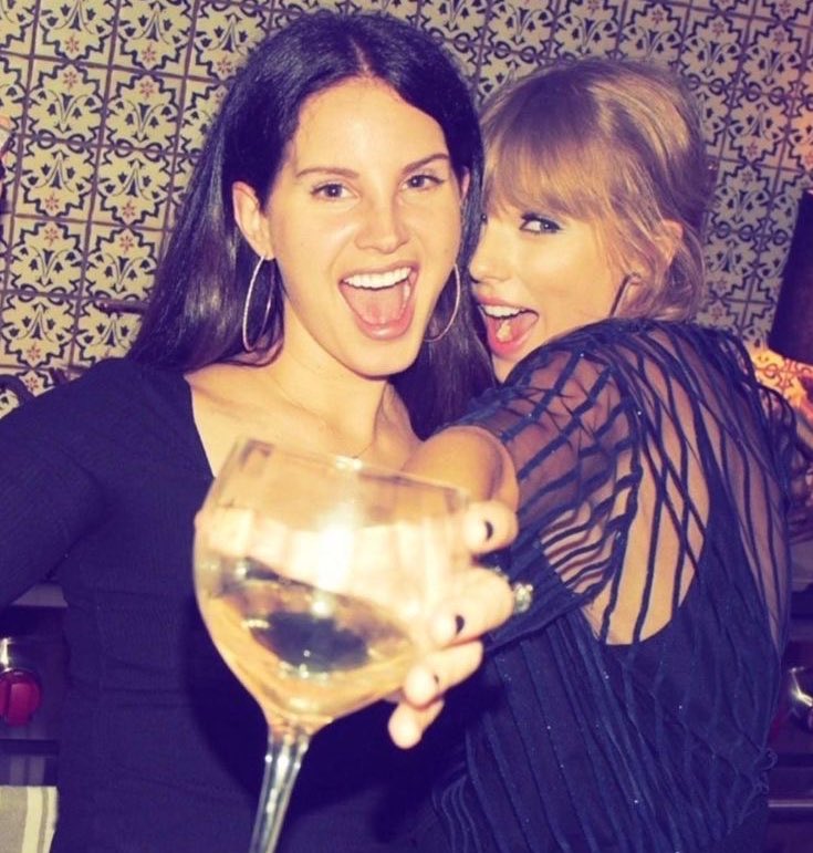 TheSwiftSociety's tweet photo. 💬| @TaylorSwift13 on Lana Del Rey's new album

"I think she's the best that we have, we need to make it a priority as a group to stream, buy, support this album and this artist." https://t.co/vjxWaaW7bs