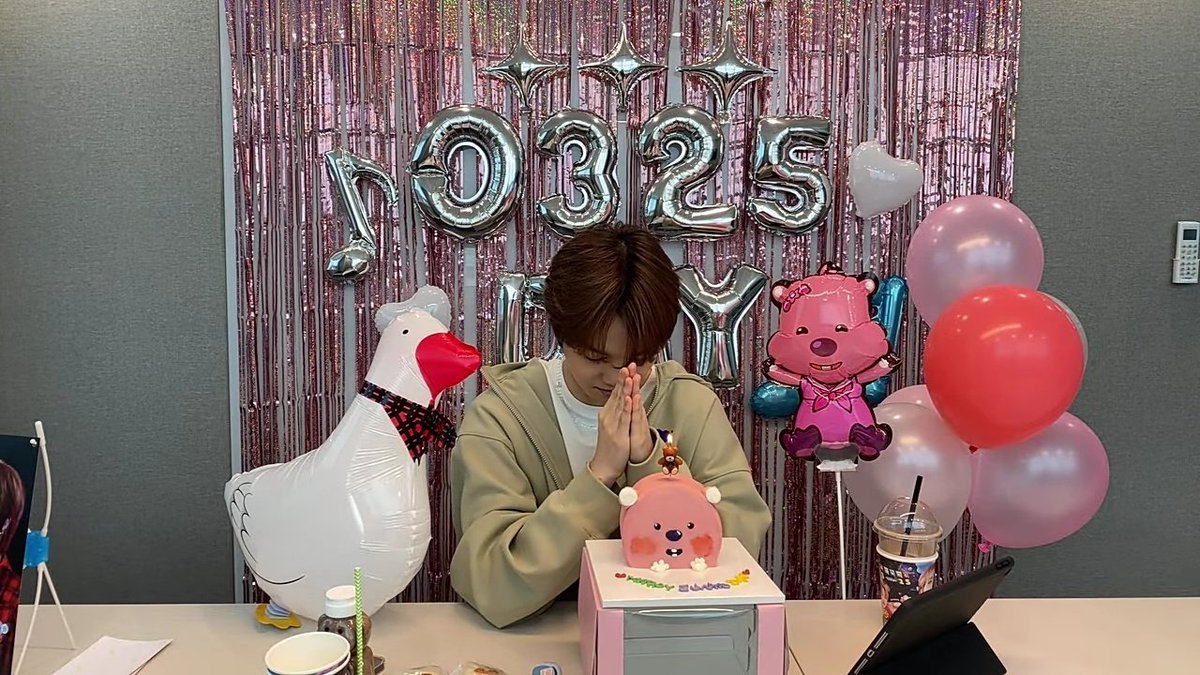 eunhonite's tweet photo. I hope all your wishes come true, happy birthday eunho 💗 @YOUNITE_twt https://t.co/bplB6BA3XC