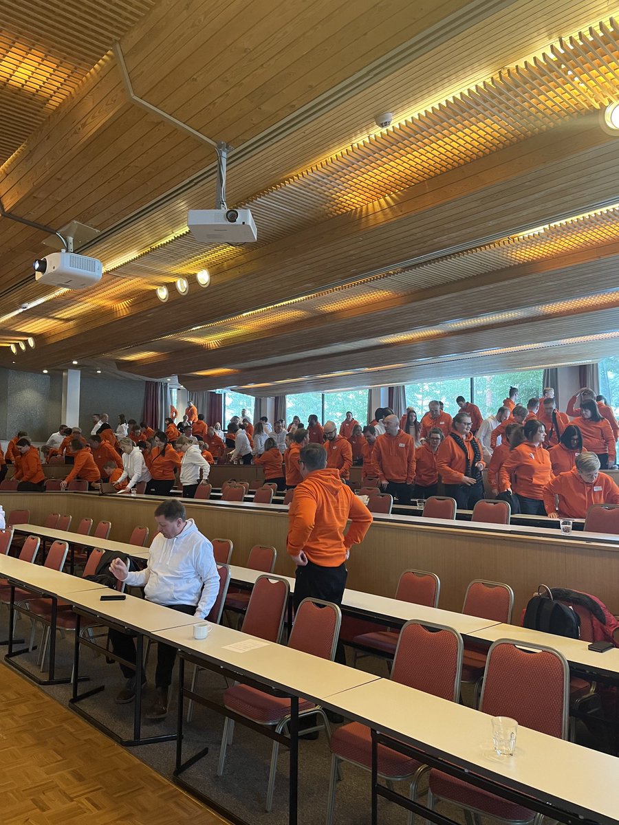 Hieno työskennellä tällaisten ammattilaisten kanssa. Vauhti päälle ja #oranssiaalto liikkeelle. #opkeskisuomi