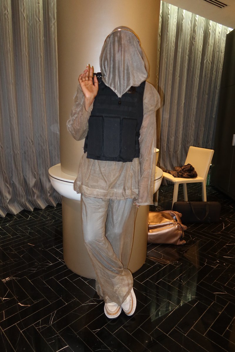 MIAuniverse's tweet photo. HI , I thought I was undetectable to star link too
Trying M.I.A in MIA . https://t.co/RfpyYgMhqU