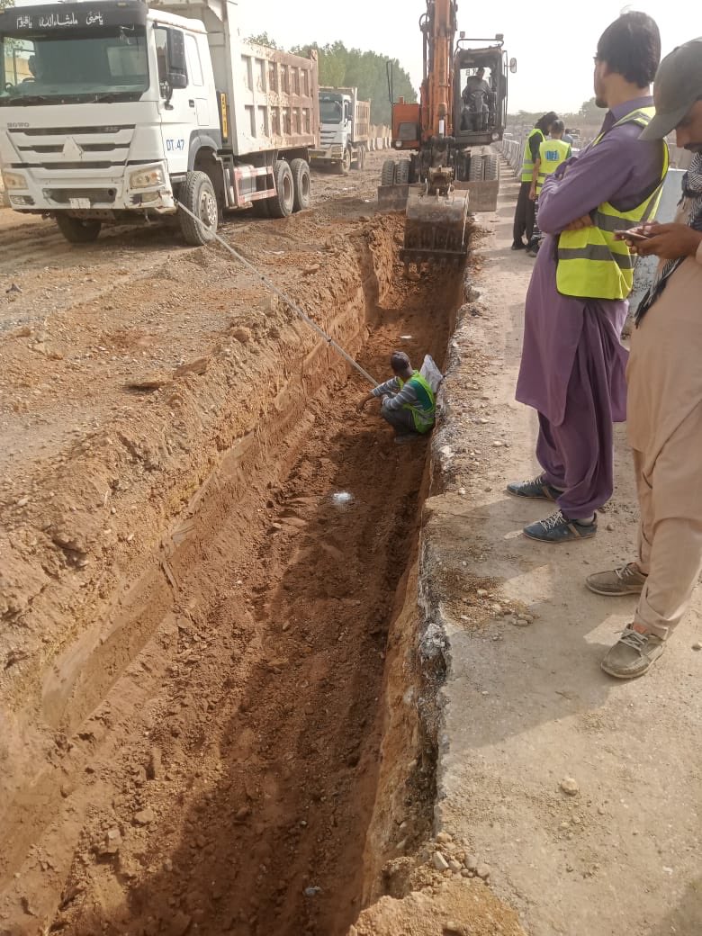 sharjeelinam's tweet photo. Construction work is continue on Pakistan’s First Bio Gas Bus service “Red Line BRT” in karachi. PPP’s Sindh government is fully focused on transport projects. Karachi is the top priority. #KarachiForEveryone https://t.co/YllrTARHid