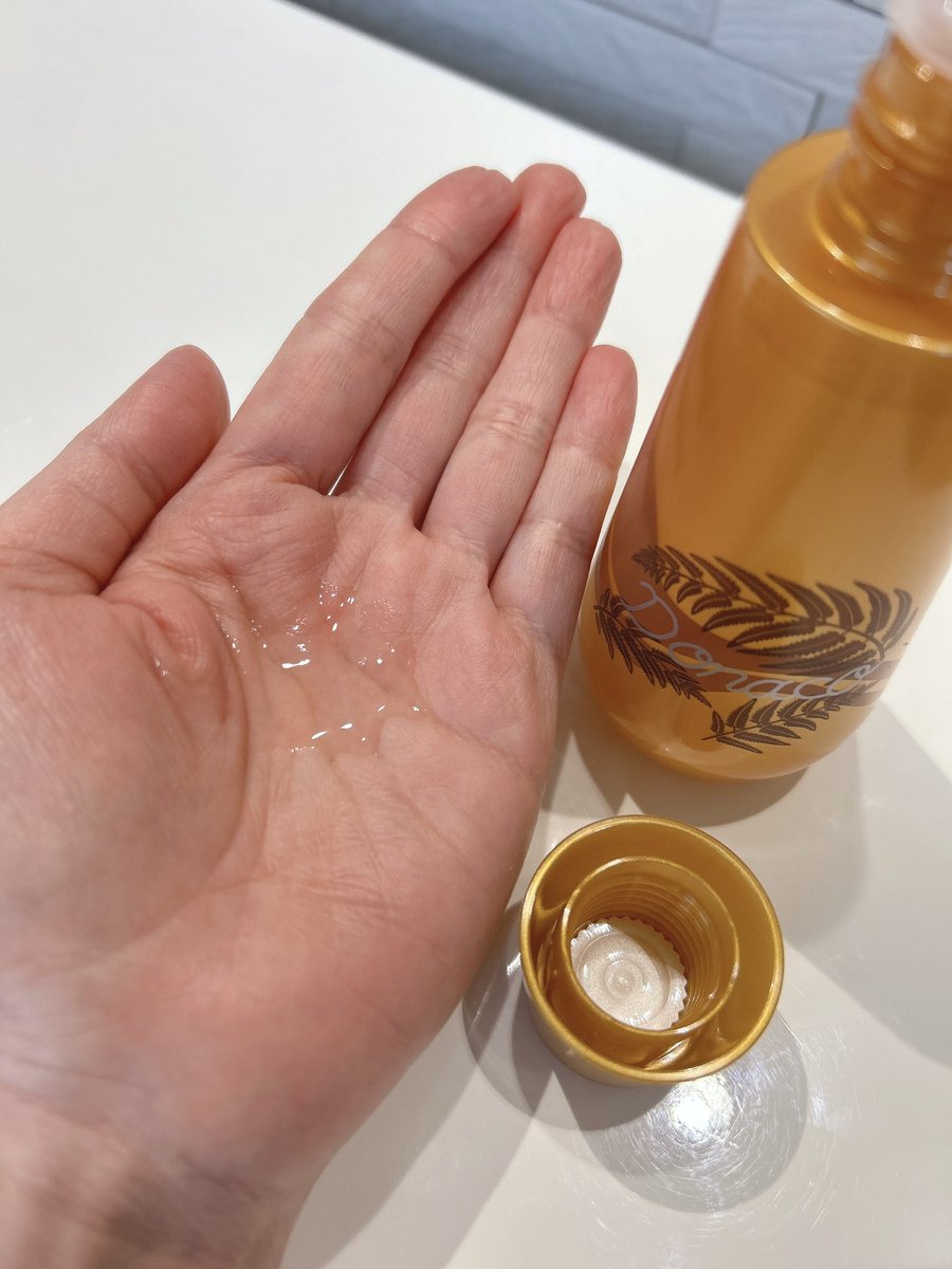 705_mini's tweet photo. 琥珀エキス配合の化粧水✨
植物エキスの力でスキンケア効果を高めてくれます👍ちょっと香りは強めな印象。保湿効果は高いです🙆♀️
#コエタス #PR
#Donaco #琥珀エキス #国産琥珀 #クジガンバロール #エリデン化粧品 #eriden #Donaco化粧水 https://t.co/fGQDShQExc