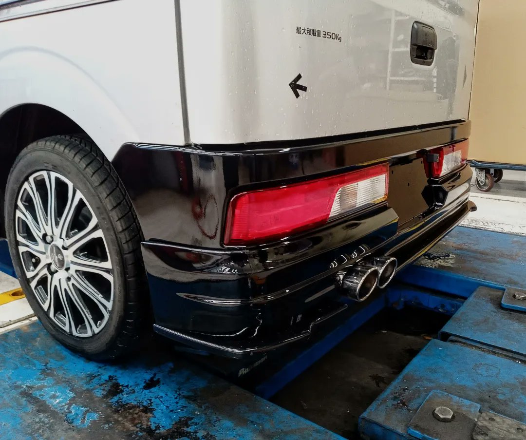 keikitchen03's tweet photo. クリッパー完成✨
進光自動車とハーテリーさんの
LSLINE✨
予算の都合で車両塗り替えは無しに
そこでハーテリーさんのピンストにあわせて黒色をシルバーボディに👍
かっこよく仕上がりました😆
＃圭きっちん
＃カスタム車両
＃NV100
＃進光自動車
＃ハーテリー
＃LSLINE https://t.co/SdFGwJ8BI9