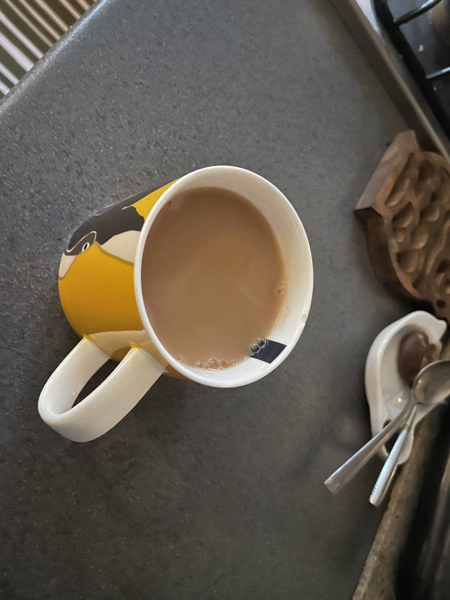 EdWellmanUK's tweet photo. Morning, hello you. A cup of tea, big breath, engage brain, breathe again, lots of music today, starting with the #dawnchorus @SerenadeRadio - the best in easy listening just for you #playserenaderadio #kettleison https://t.co/wAd5VxkIrQ
