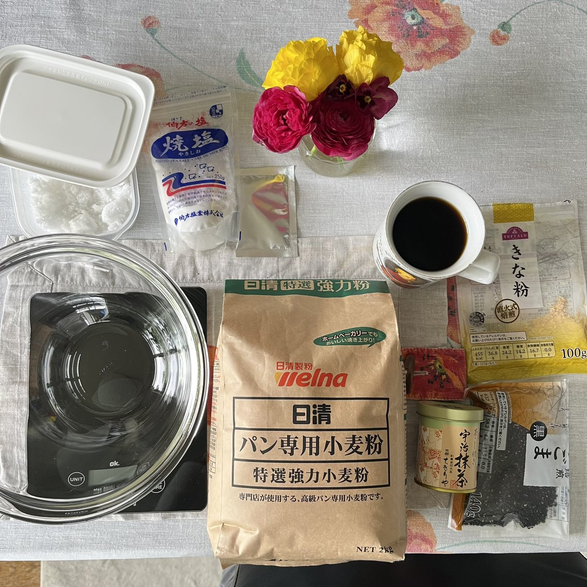 natsu_gardening's tweet photo. 初めて #ベーグル 作りに挑戦❣️

適当に作ったのに、美味しくできて感動してる🤩
焼きたてうまーい

プレーン、抹茶、黒ごま、粉チーズ、きなこの５種類🥯

次回はナッツとベリーを入れて作りたい🤤

 #bagel #bread #SaturdayBaking #パン作り #手作りパン #ヘルシオ #おうちパン  #baking https://t.co/Guw8pi0whw