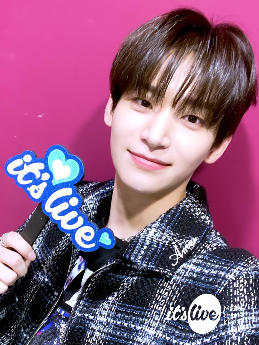 itsLIVEofficial's tweet photo. #크래비티 의 #잇츠라이브 가 잠시 후 5시에 시작됩니다!📸
유튜브 it's Live 채널에서 최초공개로 만나보세요!
‘#Groovy’ 밴드 라이브 보면서 실시간 채팅 같이 달려요🖤

#CRAVITY - Groovy (Band Ver.)
Premieres on Youtube 'it's Live' Channel at 5PM KST TODAY! https://t.co/GEHtIWR1eK