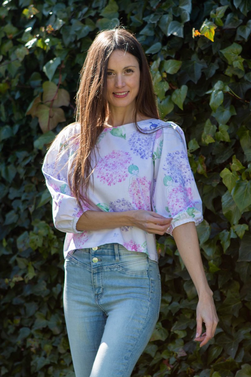 vianabanjo's tweet photo. Hay dos vestidos y una blusa con este estampado. Tengo que decir que tengo la blusa en casa y el tejido es maravilloso, satén de algodón 100% confeccionado en Cáceres. El resto de la colección es una preciosidad, mirad ♥ (también tengo el jersey y es una obra de arte :___) https://t.co/KrDSoczElY
