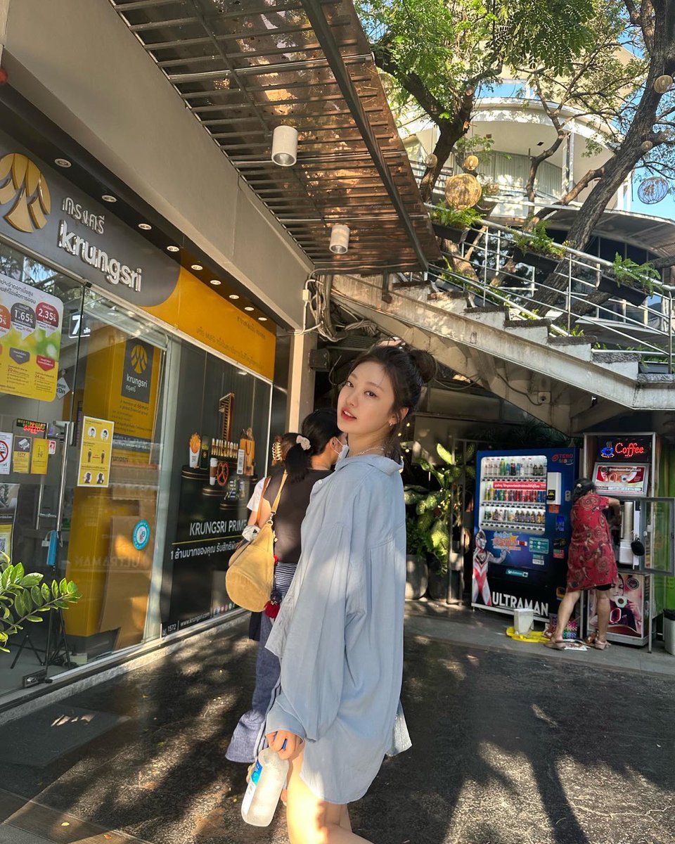 ซิกเนเจ้อมาก ศิลปิน sm เวลามาไทยแล้วถ่ายรูปคือต้องมีรูปที่ถ่ายติดธนาคารกรุงศรี5555555555555555555555555555555555555555555555555