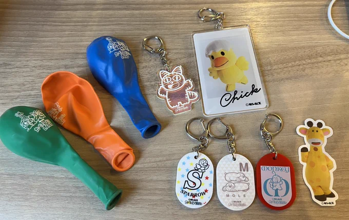 たべっこ ランダム沢山買ってもうたから開封した イニシャルアクリルが本当かわいい (ノベルティの風船膨らますか選べたから良かった💦) 