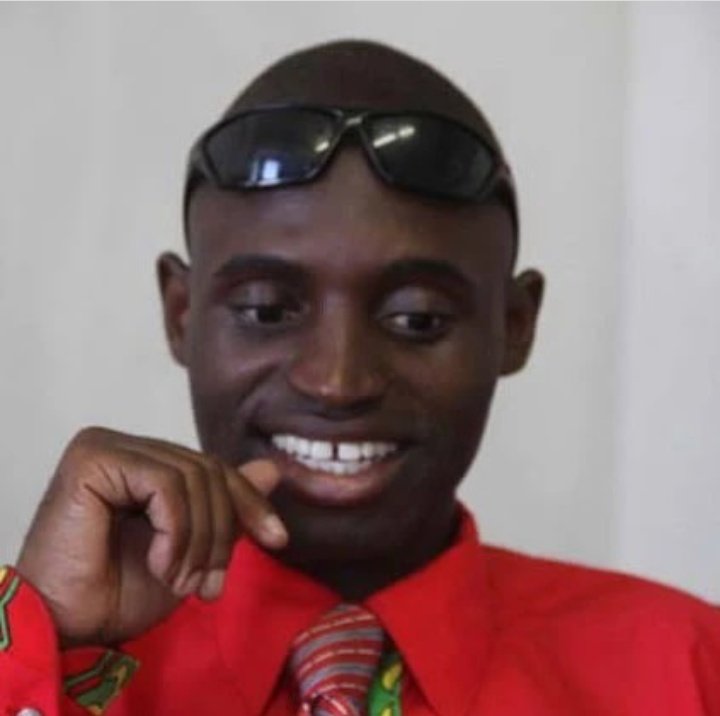 brenmupa's tweet photo. Uchinzi partner with us kuchurch, kubvisa mari yese yawuri kushandira apa mubereki hauna kuvakira toilet kumusha🤮 partnering with Mafias #AlJazeeraDocumentary #GoldMafia https://t.co/6olZjiIO1u