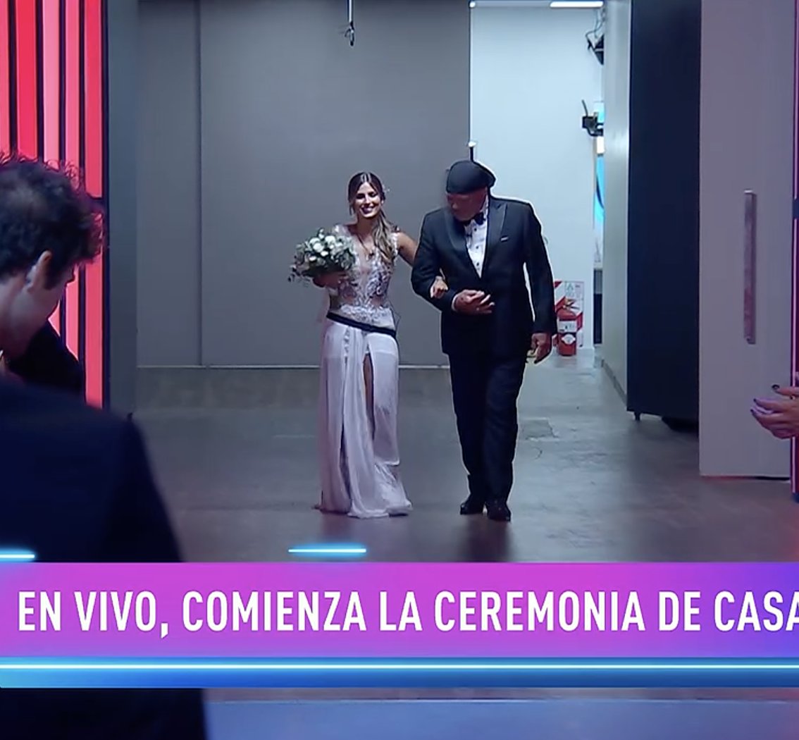 eeemiliano's tweet photo. estoy en el piso #GranHermano https://t.co/qa3EAIqHmk
