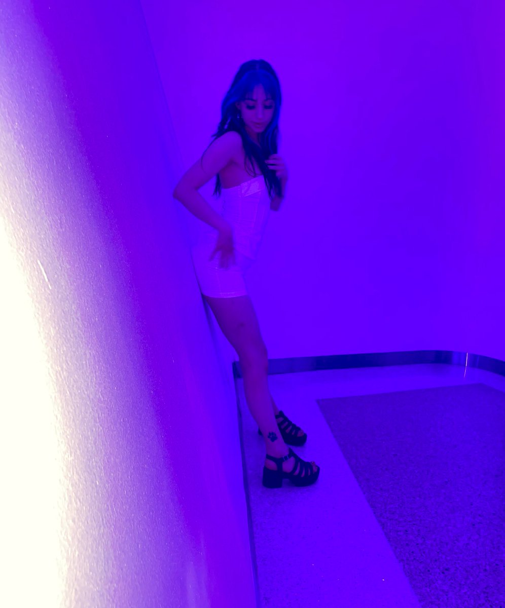 IvieRose19's tweet photo. 𝚐𝚕𝚘𝚠𝚒𝚗𝚐 ♡ https://t.co/US8uib9GCk