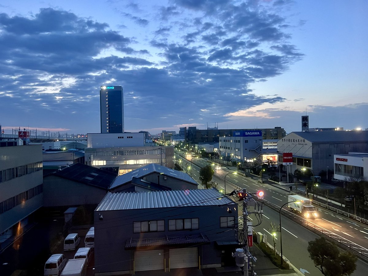 Tokyo_Suburbia's tweet photo. sunrise #tokyo #bay #harbour #night #nightphotography #tokyo #japan #beauty #sea #port #tokyobay #light #neonlights #morning #sunrise #beautiful #sightseeing #travel #travelphotography #shooting https://t.co/bXixqV6JVO