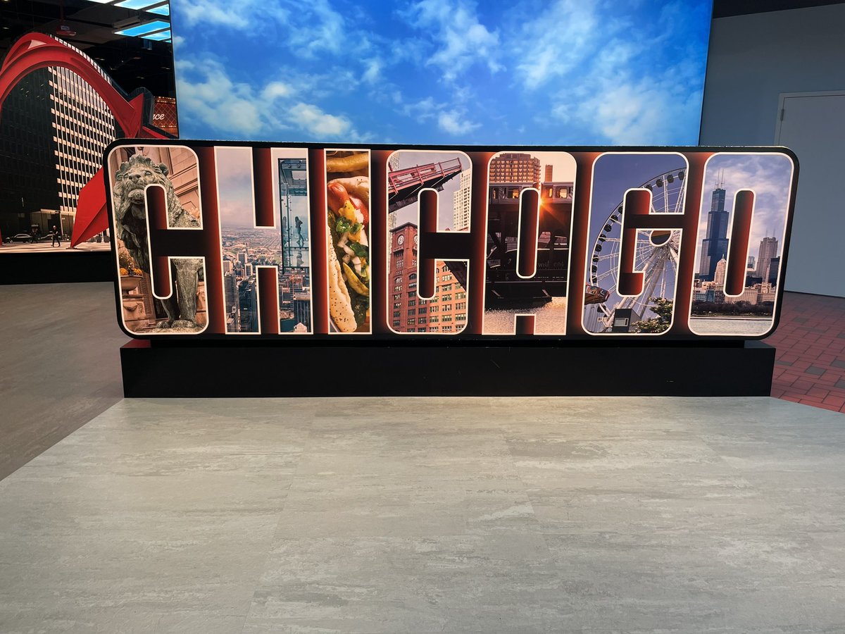 MEDINA_UNIVERSE's tweet photo. 5 day vacation in Chicago was amazing. ❄️Cold as hell #Chicago #windycity #StPatricksDay2023  #vacation https://t.co/v0GRAwLIjn