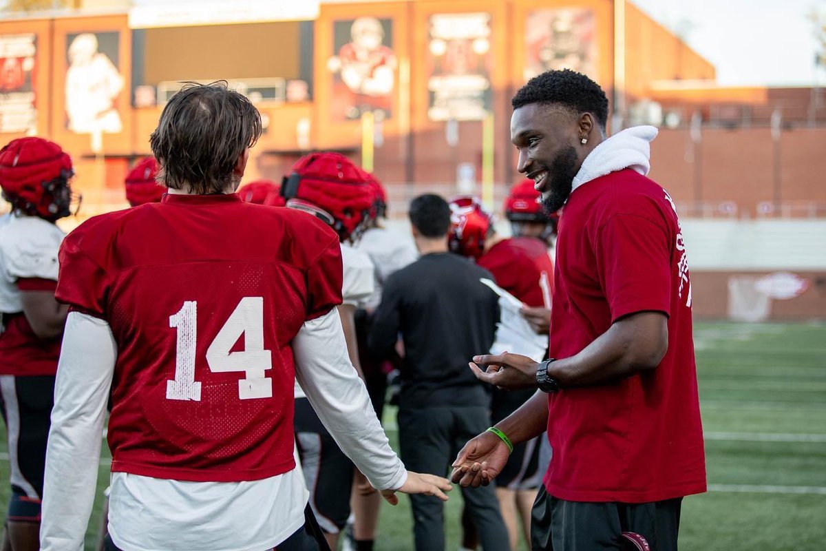 Hey <a href="/Seahawks/">Seattle Seahawks</a> we found one of your players out at practice today 😁