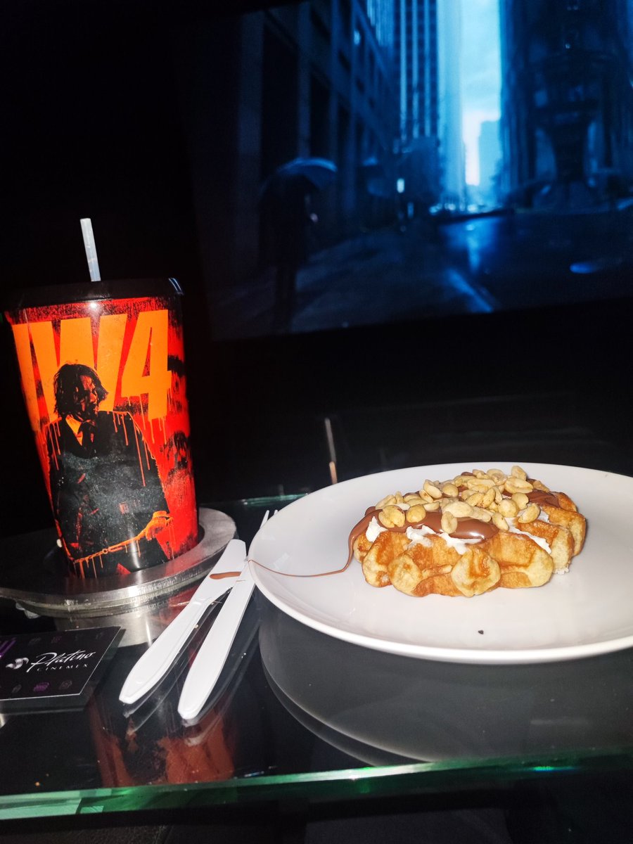 StellantisCano's tweet photo. Anoche fui feliz con mi vaso de @JohnWickMovie en @Cinemex. #Padrisimo https://t.co/mSqWAoI71k