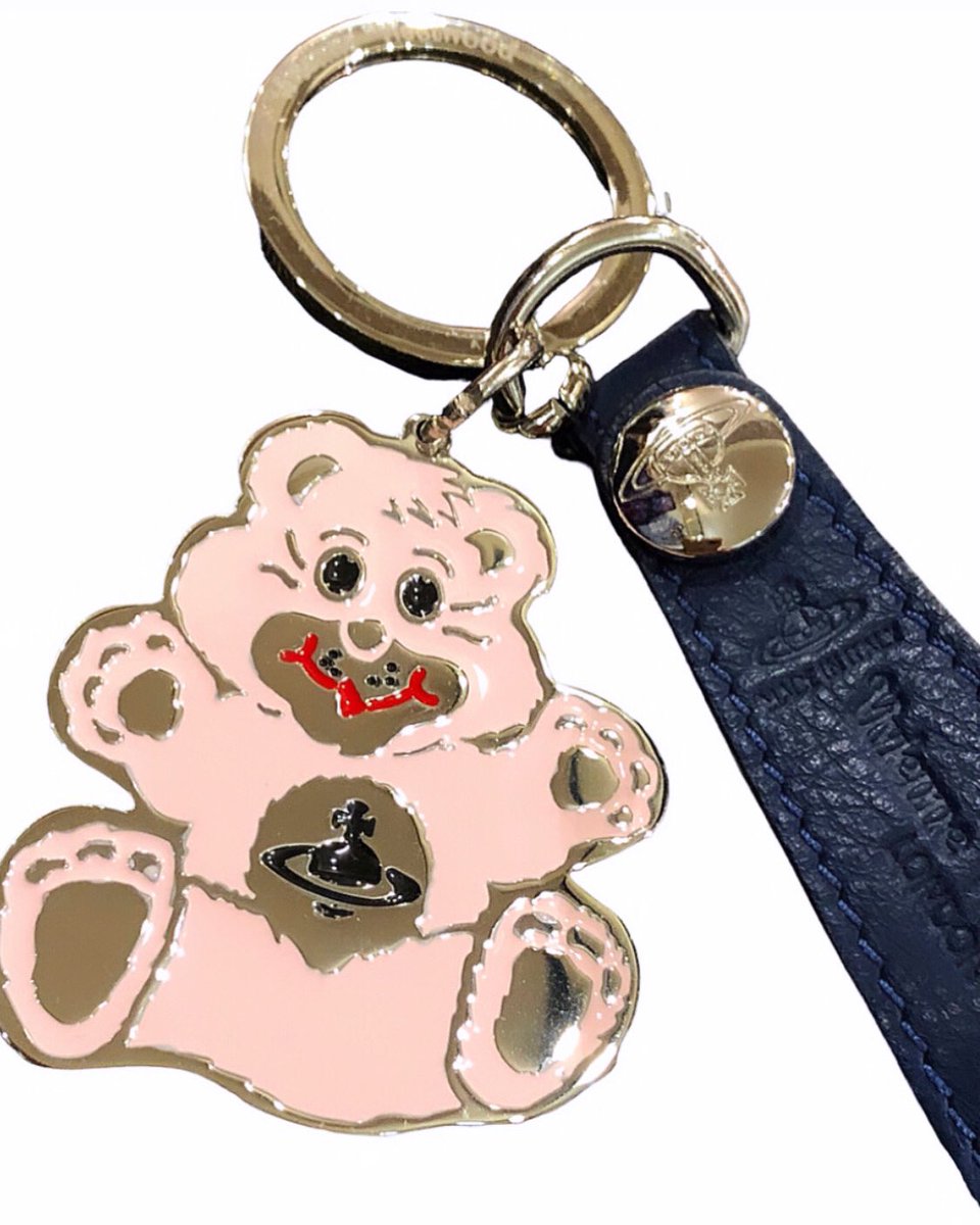 roundtheworld_b's tweet photo. Vivienne Westwood
Vintage Teddy bear key strap
Vivienne の代表的な Teddy bear の Key strap
Pink bear にストラップがBlue です。
他では見つかる事のないレアアイテムです。
是非ご覧くださいませ。
https://t.co/jd1jH2F28o
#viviennewestwood
#teddybear
#keystrap
#rare
#vintage
#fashion https://t.co/ul56e10IVs