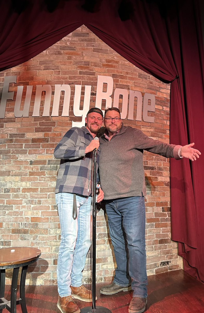 RomyRim's tweet photo. #marnorm he’s lighter than he looks!   Great show!! https://t.co/w5vKfStx7Y