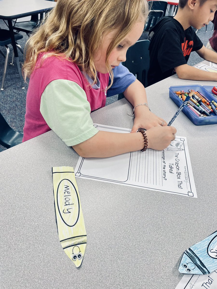 mandy_biros's tweet photo. These 1st graders @EddinsElem are all about respecting differences! 🖍️#TheCrayonBoxThatTalked #Respect https://t.co/1rUtNKqv7Q