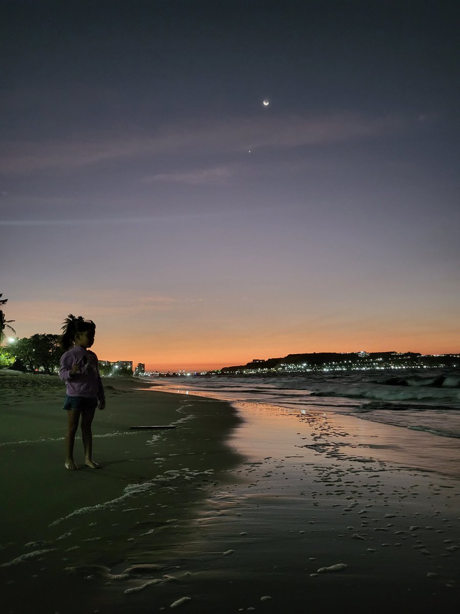 katiuskabeatriz's tweet photo. La vida es un millón de momentos. Los tienes, de prisa se van. Hay mil historias detrás de un silencio, Hay olas que se roba el mar. ❤️
#PlayaLosCanales #Lecheria https://t.co/HQt9GCDe6A
