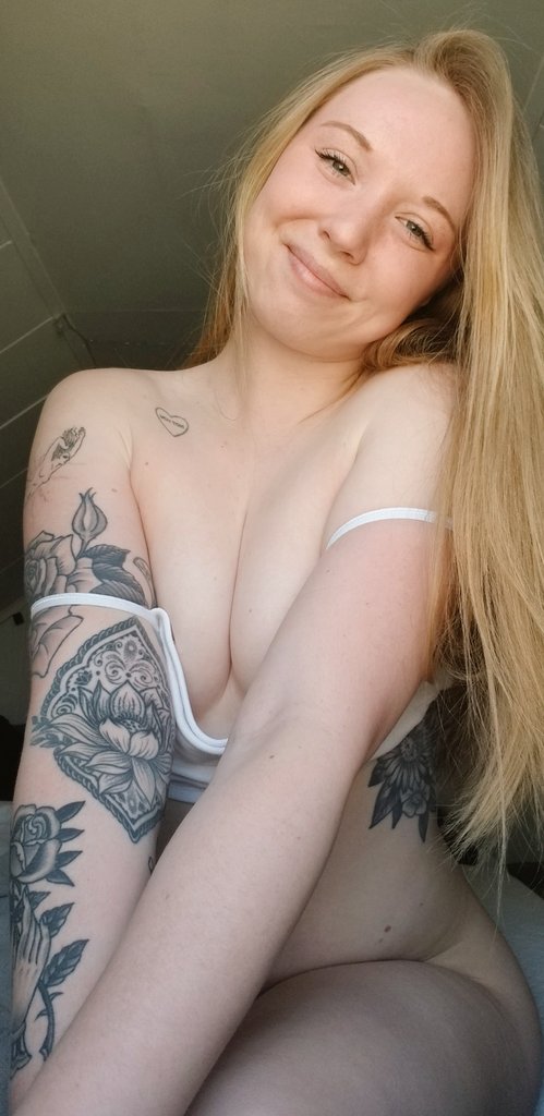 nakedplantlady1's tweet photo. 😘 https://t.co/sbHEAzKBiv