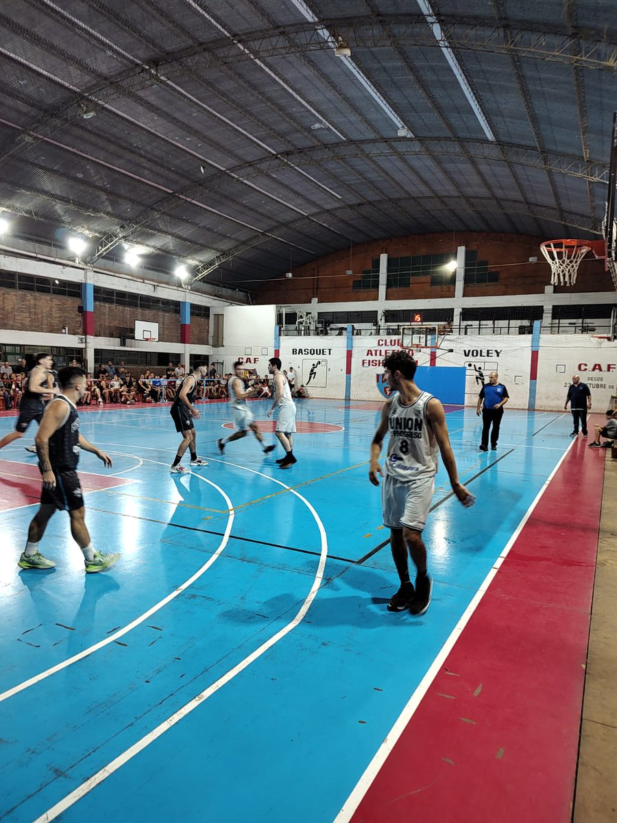 🏀⚠️🌧 ¡ATENCIÓN!
Por las condiciones climáticas el partido quedó suspendido en el último período cuando restaban 7 minutos y el tablero marcaba 45 a 45.