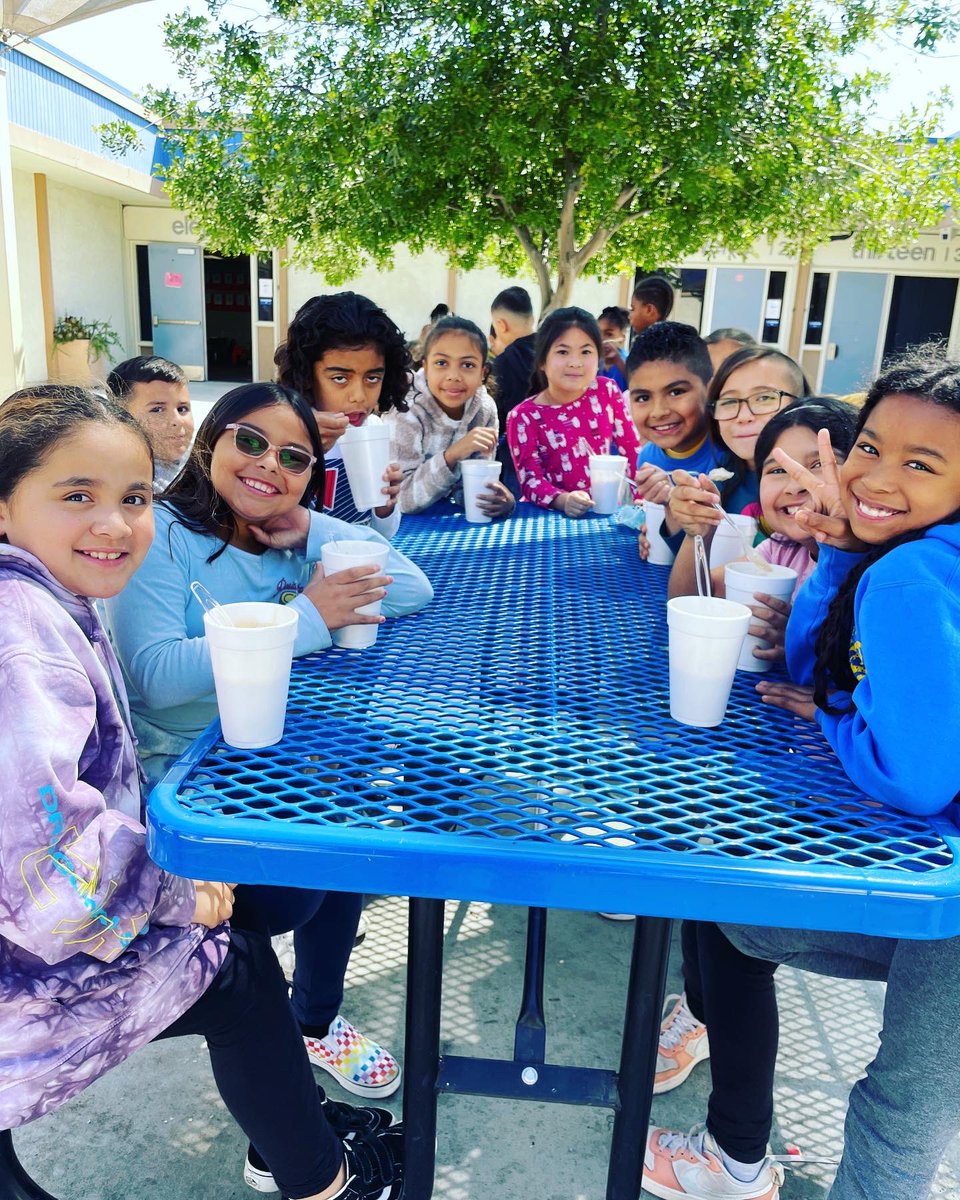 DeckerPUSD's tweet photo. Look who floated to the top of our #ptamembership drive 🙌🏼 #icecreamfloatparty #deckermakeswaves #proud2bepusd #deckerpta @1stDistrictPTA @NationalPTA @CaliforniaPTA https://t.co/bM1vU3wKhc