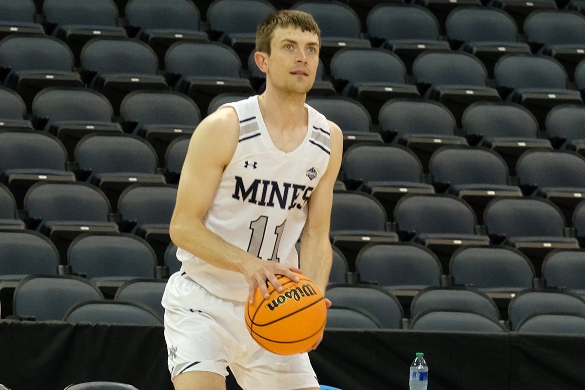 minesmbb's tweet image. 🐐 What a night. What a season. What a career 🏀

Sully, thank you for representing Mines the way you did and for all you contributed over your career in Golden!

📸 - David Arthur

#HelluvaEngineer