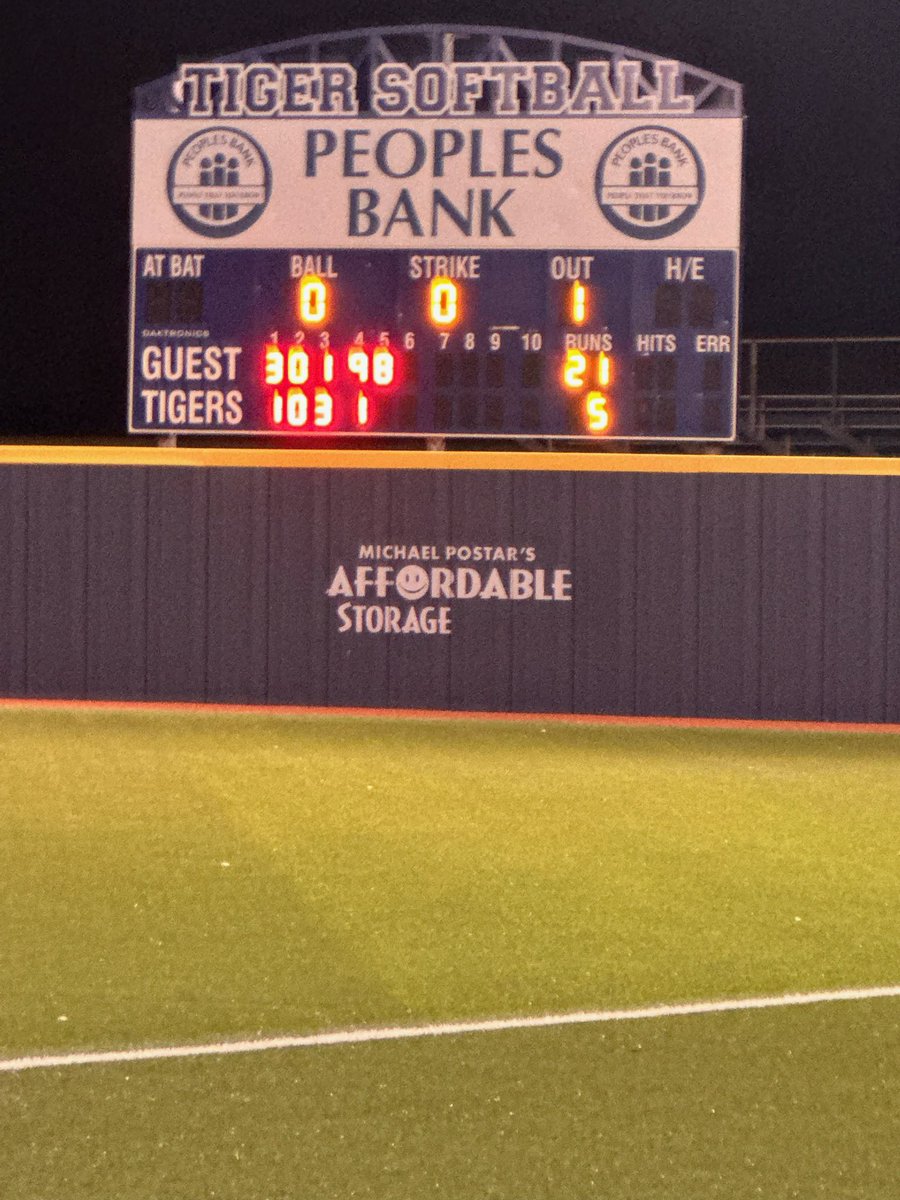 SoftballPermian's tweet photo. That’s a MOJO WIN!!! 21-5 over Frenship!! GO MOJO  🥎 🐾 🥎🐾 @c_hernandez20 @christinarg2289 @coach_torres2 @casey9elizabeth https://t.co/BZEy3X2zJ4
