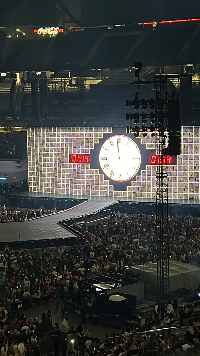 ashbash0's tweet photo. The countdown is on to #TSErasTourVegas https://t.co/Av1s5epECC