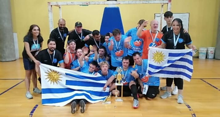 Felicitaciones a la selección uruguaya d futsal down  la obtención de medalla de plata en el Americano Tri21 en Buenos Aires. La inclusión se abre camino a través del deporte!!
<a href="/UyDeporte/">Secretaría Nacional del Deporte</a> <a href="/Sebabauza61/">Sebastián Bauzá</a> 
<a href="/gerlorente/">Gerardo Lorente</a> <a href="/chinoetcheverry/">Chino Etcheverry</a> 
<a href="/PajaroEnciso/">Carlos Enciso Christiansen</a> <a href="/AlvaroDelgadoUy/">Alvaro Delgado</a> 
<a href="/LuisLacallePou/">Luis Lacalle Pou</a>