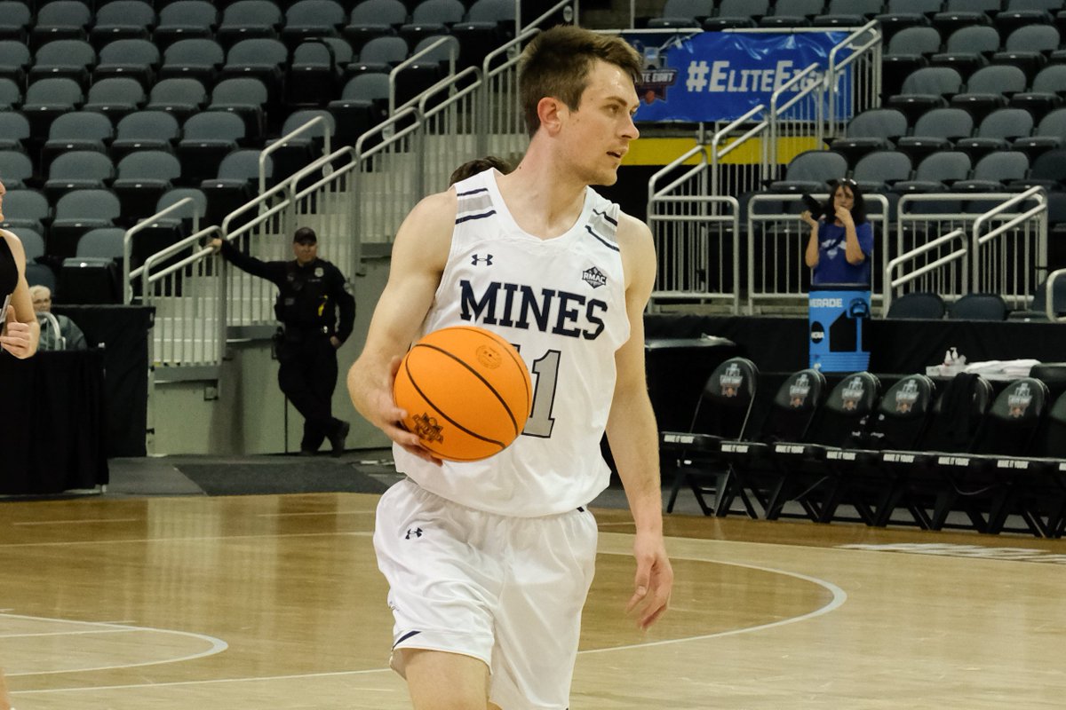 minesmbb's tweet image. 🐐 What a night. What a season. What a career 🏀

Sully, thank you for representing Mines the way you did and for all you contributed over your career in Golden!

📸 - David Arthur

#HelluvaEngineer
