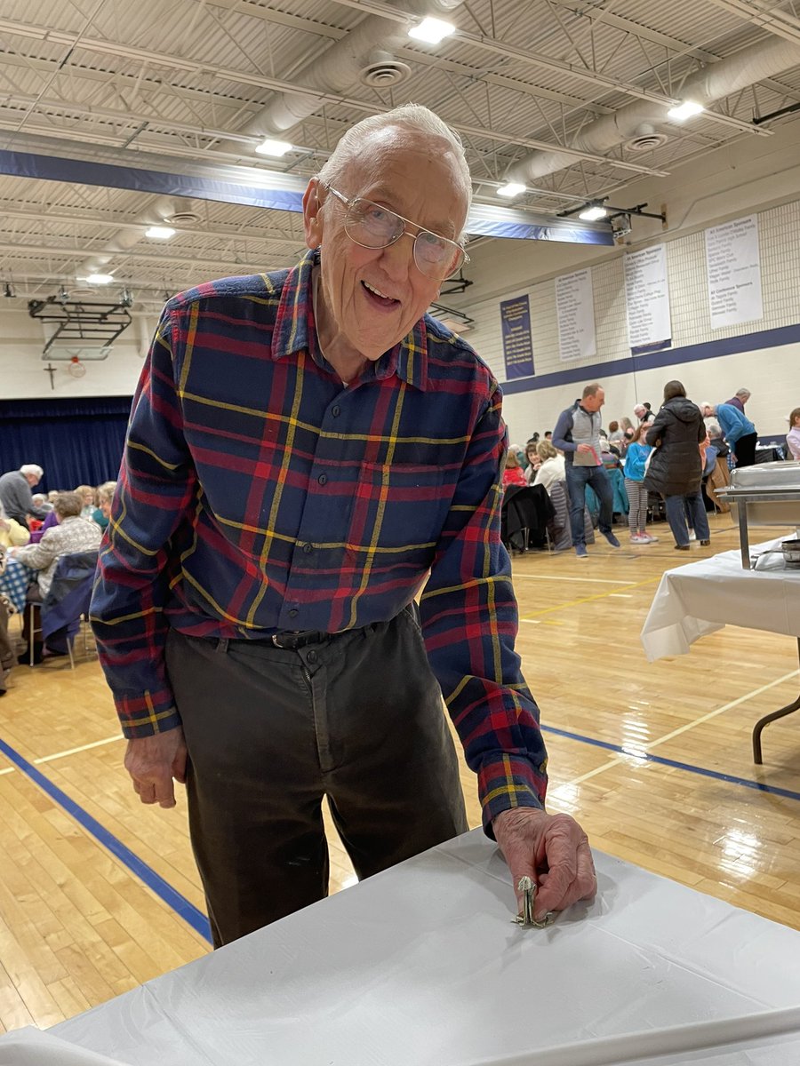 RGawronski's tweet photo. Thank you @SPOCParkRidge and its Apostolate of Women for co-hosting tonight’s Fish Fry with @KofC Maria Council 4836.  It was fabulous! #Lent https://t.co/hQLgk2qWXW
