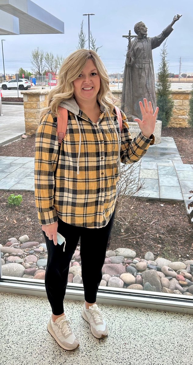 CoachAdamGaylor's tweet photo. Chemo #5 for @MrsCoachGaylor &amp; yet again, she DESTROYED it! Dad had to run up to Olathe, KS for @addyson_gaylor soccer games, while Cason is the man of the house tonight, taking care of momma! https://t.co/8XI6VWKlJd