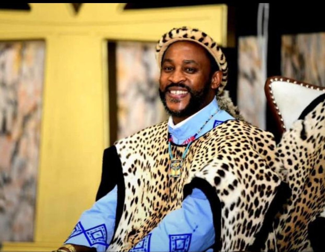 Xhosa35176379's tweet photo. Prior his birth Imbonikazi uMantsopa  foretold his coming.

During his passing bab Credo saw imboni ubab Uzwi Lezwe coming to fetch his spirit

The ancient Queen of Sudan asked Imboni ubab Uzwi Lezwe to go fetch her spirit from Sudan.

Do we understand what is an Imboni? https://t.co/e5ykSIdfWz
