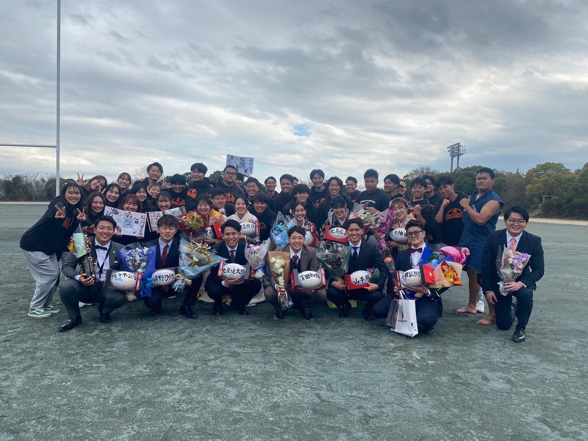 昨日は先輩方の卒業式でした🌸🎓
あいにくの空模様でしたが、
袴やスーツを着た先輩方は普段とは違う雰囲気で輝いていました💫

いつも私たち後輩の面倒を見てくれ、沢山の思い出を残して下さり本当にありがとうございました💕
社会人でも頑張ってください💪
後輩一同応援しています📣