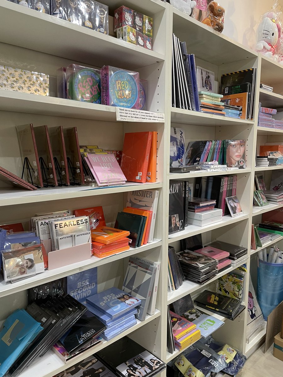 soursante's tweet photo. Lagi nyari sanrio store malah ketemu tempat jual album https://t.co/RdSrW16WFg