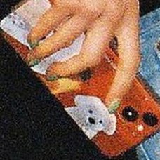 핸폰케이스에 본인을 붙여두는 편,