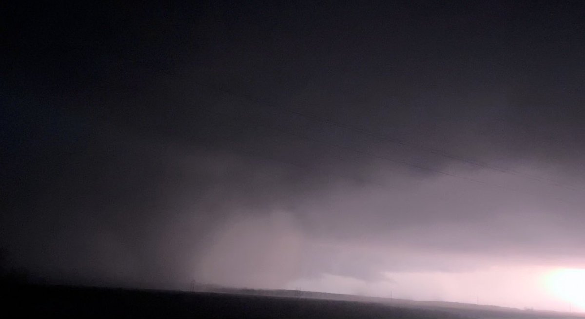 WillWise_WX's tweet photo. Tornado moments before hitting Rolling Fork #mswx https://t.co/aNi2II0gbv