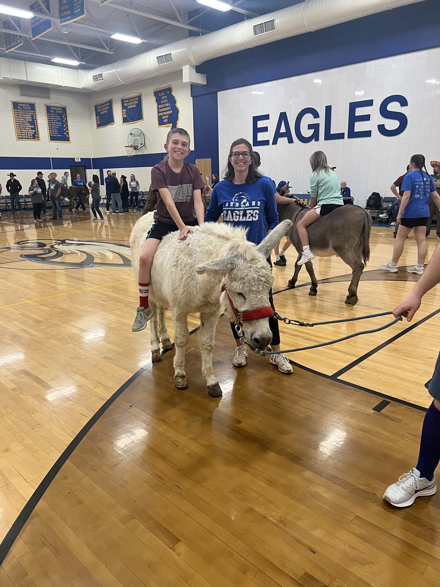 If someone told me 3 years ago, this city girl would be living in the Ozarks and playing donkey basketball, I’d think they’re crazy. #smalltownlife 🏀🤠