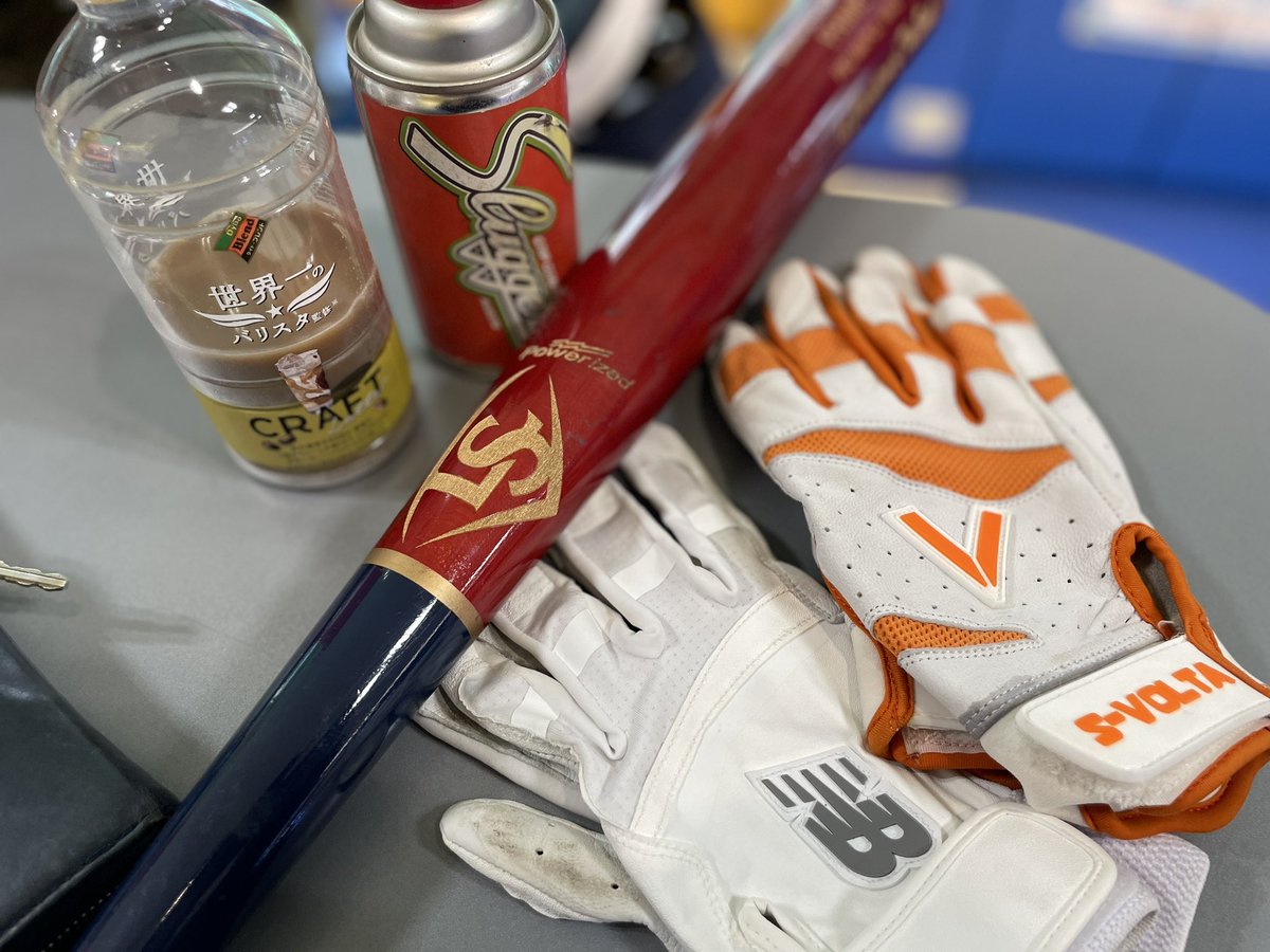 zuka708's tweet photo. トレイ・ターナー打法
#slugger
#louisvilleslugger
#newbalance
#s_volta
#dydo https://t.co/qeMKpkwl27