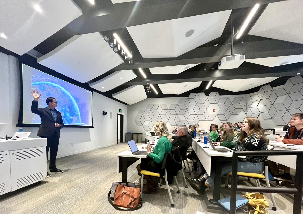 CAI recently welcomed Dr. Todd Humphreys from University of Texas at Austin to share his rich expertise with our students: “The Final Frontier is the Next One: The Geopolitics of Low-Earth Orbit.” Massive thank you to Dr. Humphreys for his time, insights, and presentation!