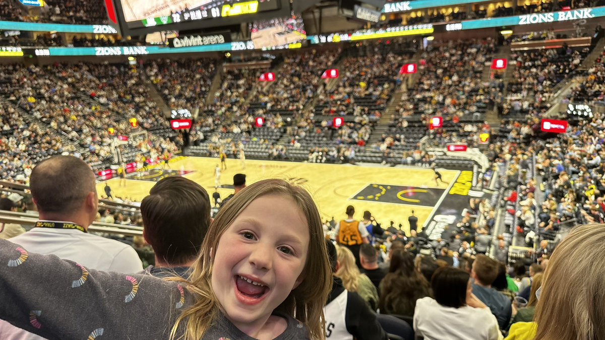 staggassi's tweet image. One more big thanks to @DLocke09 for the dad of the year award from the kids and the “you went to the Jazz game without me so you’re sleeping on the couch award” from the wife. #worthit