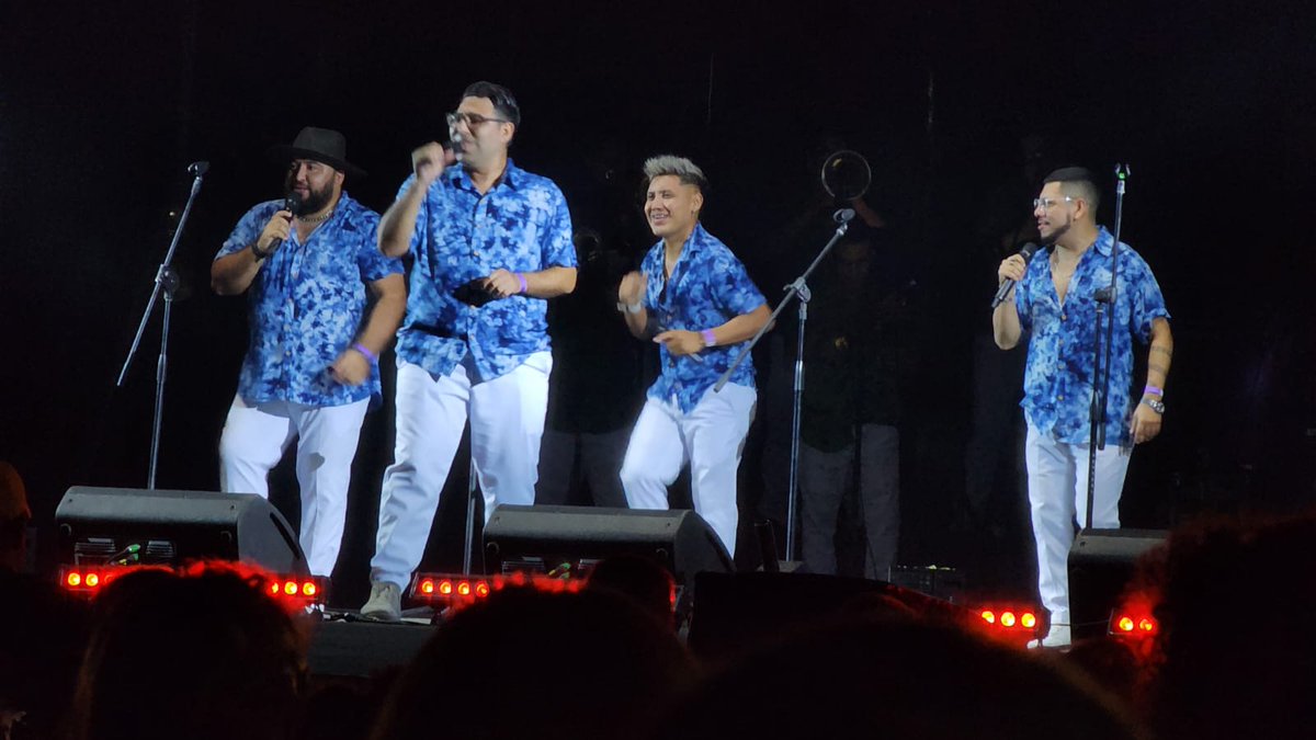 salvadoreno_n's tweet photo. #Famosos | Los salseros de corazón disfrutan esta noche con #Salzon antes del concierto de @gruponiche https://t.co/zMvf8SiP5e